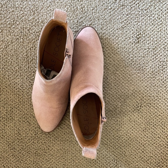 Blush pink suede booties - Picture 7 of 7